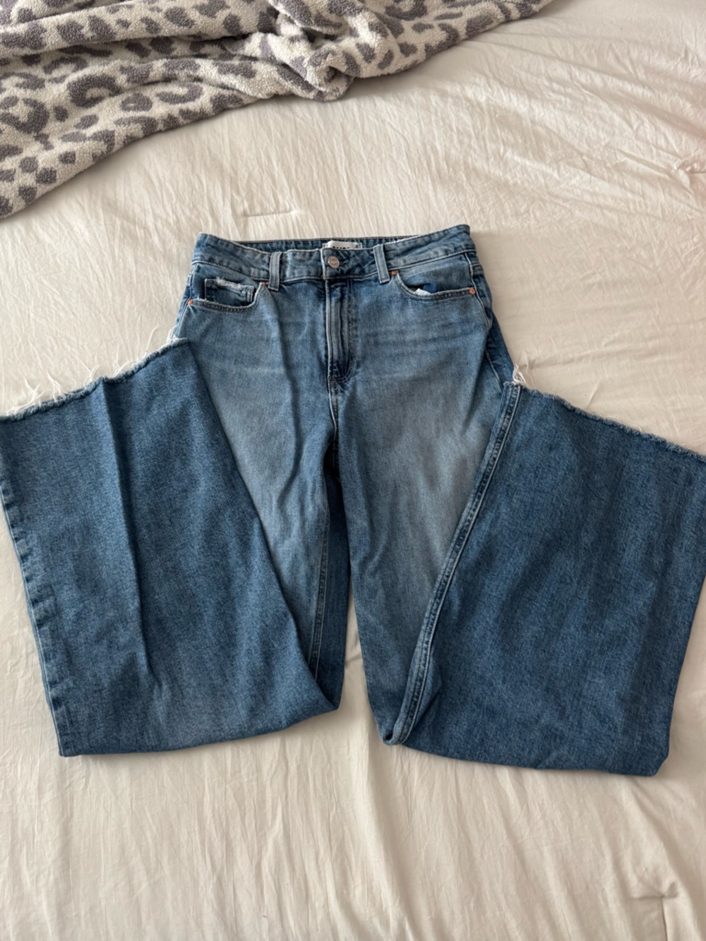 PAIGE Wide-Leg Anessa 31 Jeans in Medium Blue Denim